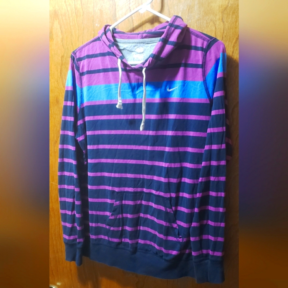 Girls Nike hooded Tee